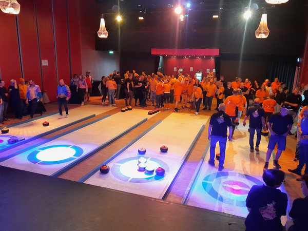 Schrijf in voor muzikaal curlingtoernooi in Mill daags voor Koningsdag – teams gezocht!