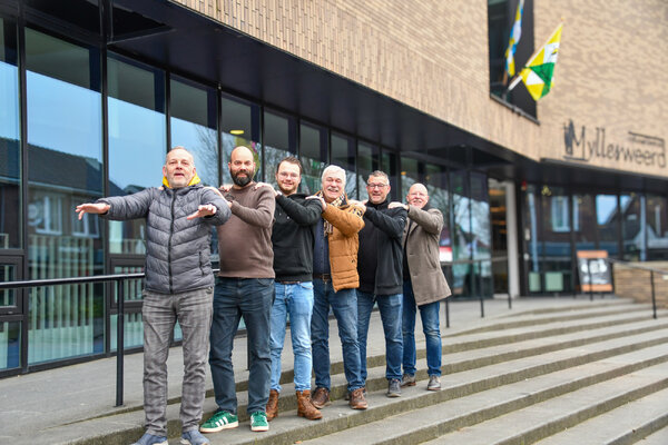 Fotobijschrift: Horecaondernemers draaien warm voor carnaval (Glenn van ’t Heike ontbreekt op de foto)