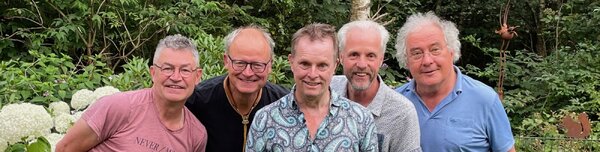 Oer band treedt op in de Kapel van Mill