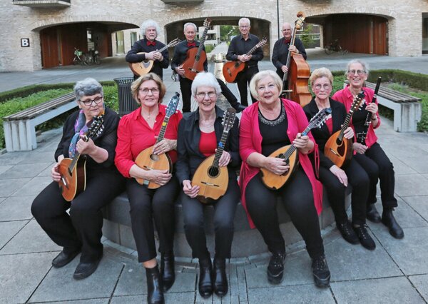 Kapelconcert met mandoline-ensemble Kwint in Mill