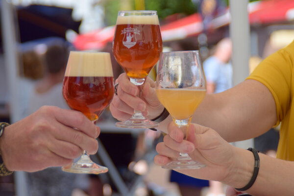 9 horecalocaties en 9 verschillende Bockbiertjes tijdens Bockbiertocht in Mill