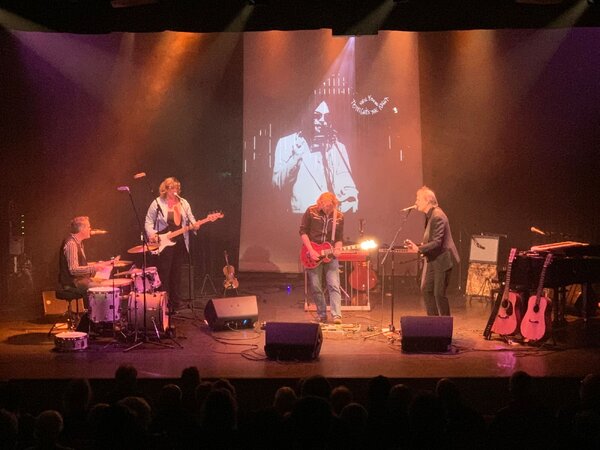 De man die denkt dat ie Neil Young is | Tonight’s the Night