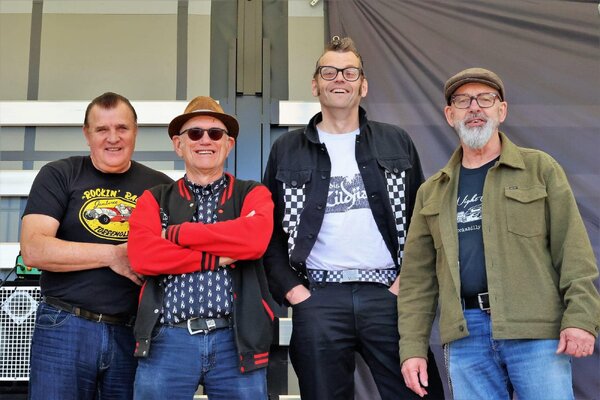 Eightball Boppers live op 40e Vakantiejaarmarkt in Mill