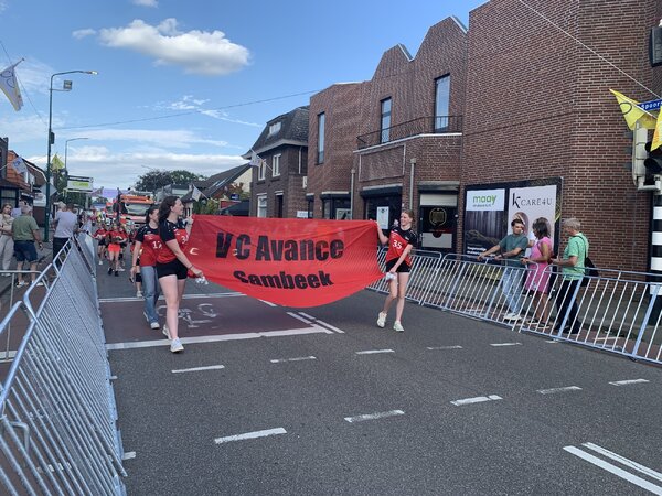 Verrassende deelnemers voor reclamekaravaan gezocht