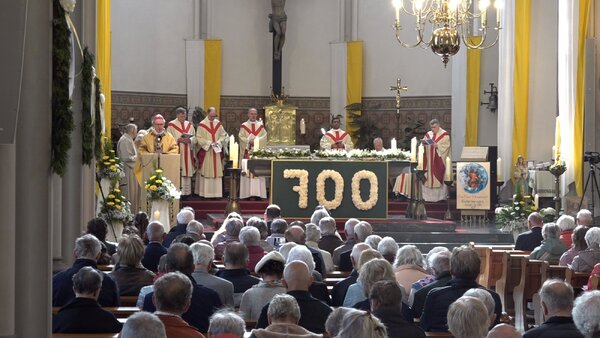 Video-impressie van jubileumfeest 700 jaar Parochie Mill online te bekijken