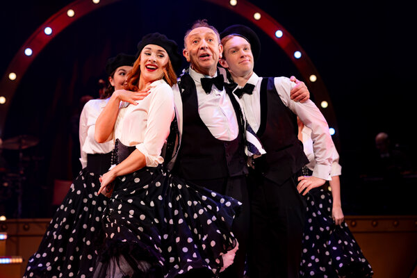 ©AV Fotoreportages Ons Pap wil bij de Revue