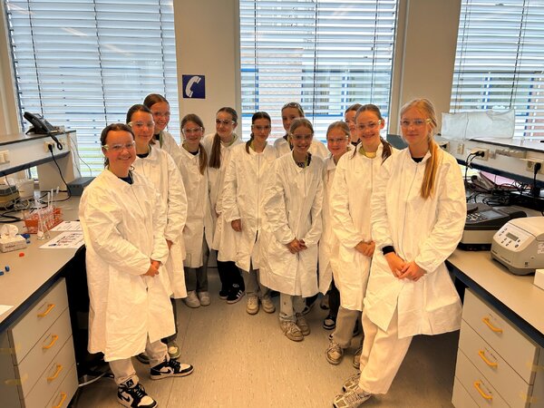 Metameer-meiden krijgen kijkje in de keuken bij MSD Animal Health tijdens Girls’ Day 2025