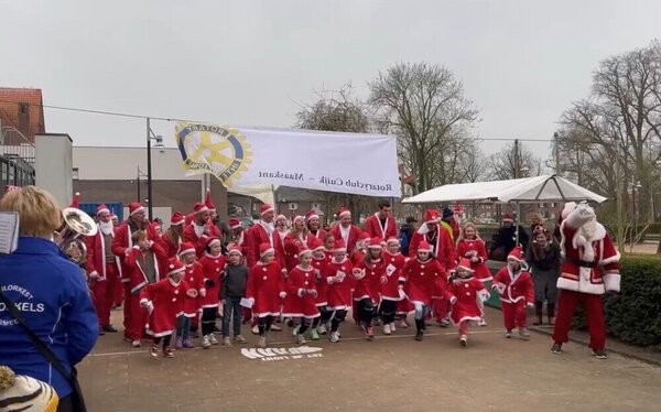 Santarun, Puzzeltocht, Kerstmarkt en Muziek bij De Weijer op 13 december 2025