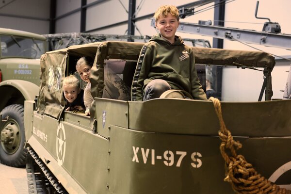 Klimmen op en in historische voertuigen