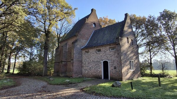 Klank (lig) concert in Kapel Maria ten Hove in Mill