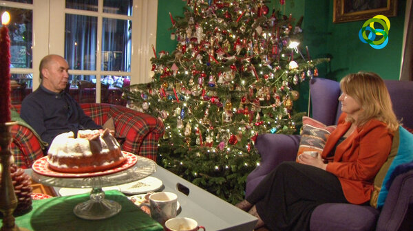 Terug- en vooruitblik met burgemeester Marieke Moorman voor camera van De Neije Krant