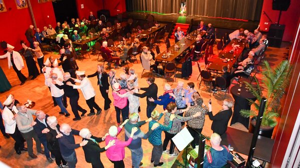 Muziek, plezier en gezelligheid voor 50-plussers en senioren in Myllesweerdd
