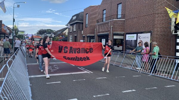 Verrassende deelnemers voor reclamekaravaan gezocht
