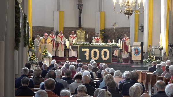 Video-impressie van jubileumfeest 700 jaar Parochie Mill online te bekijken