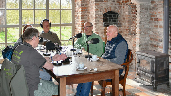 Bijzondere wandeling op Tongelaar: visueel gehandicapten als gids voor goedzienden
