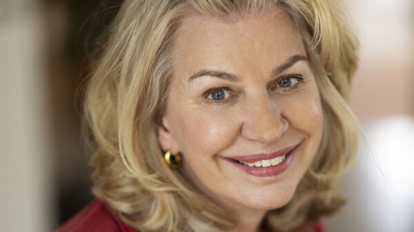 Annejet van der Zijl te gast in Boek & Praat