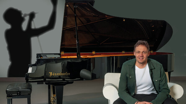 Muziek van Queen gespeeld op de piano