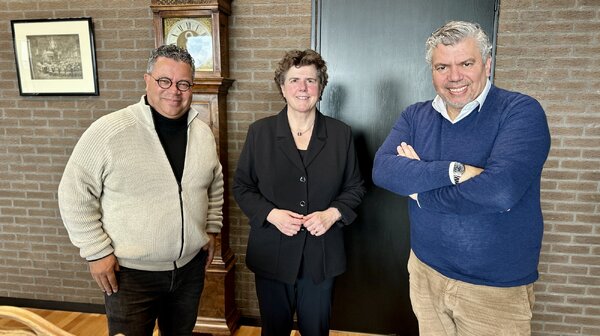 Peter en Huub Linders trappen podcastserie af met commissaris van de Koning Ina Adema