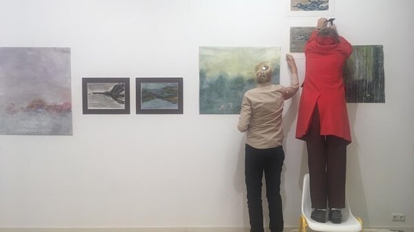 Expositie ‘Sporen’ van Ellen Janssen en Trees Jong