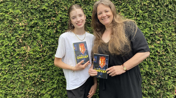 Ineke en Femke (16) Kraijo: een schrijvende moeder en dochter