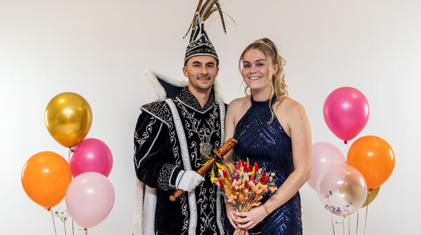 Prinsenpaar van Ut Gèrmelaand brengt carnaval naar wie het niet zelf kan vieren