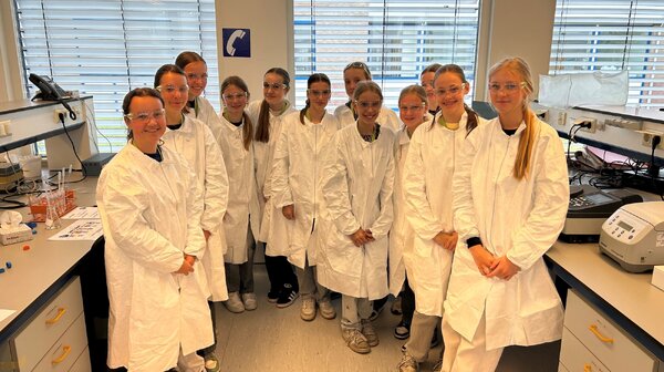 Metameer-meiden krijgen kijkje in de keuken bij MSD Animal Health tijdens Girls’ Day 2025