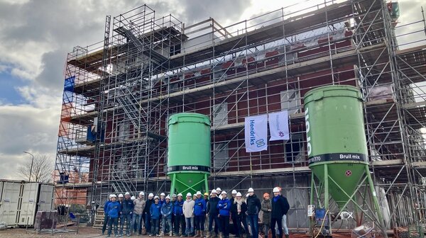 Mijlpaal bereikt: hoogste punt van 48 huurwoningen in Kralensnoer Cuijk