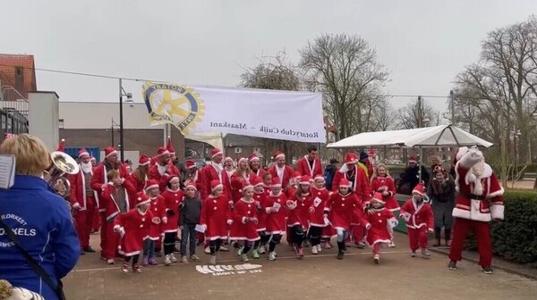 Santarun, Puzzeltocht, Kerstmarkt en Muziek bij De Weijer op 13 december 2025