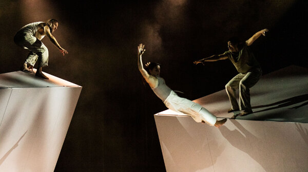 Indrukwekkende dans met acrobatiek en livemuziek