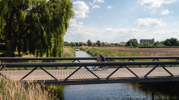 Vernieuwde fietsroute 'Duits Lijntje' laat je de historie van een Europese spoorlijn beleven