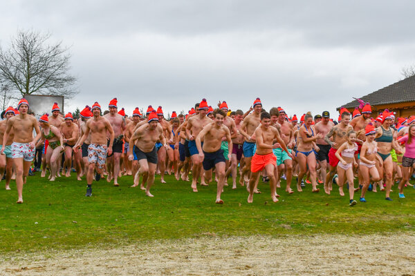 Doe ook mee aan de Unox Nieuwjaarsduik 2026 in De Kuilen in Langenboom