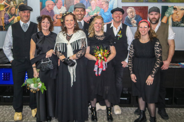 Boerenbruidsparen in de schijnwerpers bij De Neije Krant